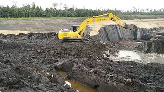 Amazing SUMITOMO SH210 Excavator,Muddy material loading is the best