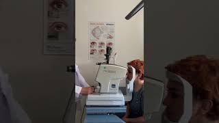 Leyla Medical Centerin oftamoloqu Dr.Vlada Əhmədovanın müayinə zamanı