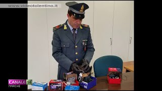 Macerata, la Finanza scopre una frode  e una evasione. Sequestrate 900 mila luminarie irregolari