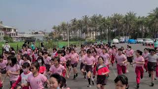 海東國小111年三年級女生越野賽-起跑