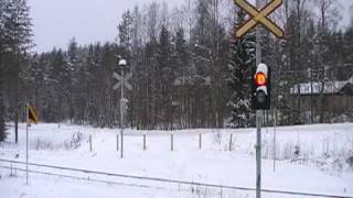 Finnish diesel locomotive Dv 12 runnin light over Tiituspohja II level crossing