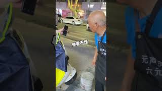 因为听不到，所以爷爷也没有收款提示音，真不知道爷爷平常 都怎么收款的#街头美食 #无声肉夹馍爷爷