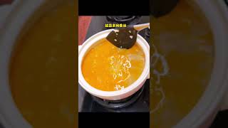 妈妈做的 金沙海鲜豆腐煲！真的巨鲜！这一碗好过瘾 汤鲜味美 潮汕美食 妈妈做的饭 海鲜豆腐煲