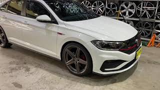 VW Jetta GLi nas 20” Pneus 245/35R20