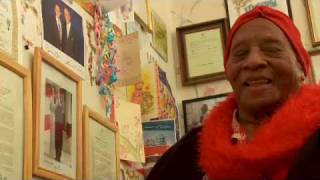 The oldest voter, 114-year old Gertrude Baines votes for Obama