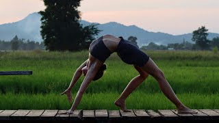 Full Body Vinyasa Practice with Binds | 60 minute Yoga Flow