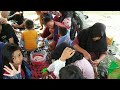 Suasana Tahun baru 2022, ngumpul makan bareng keluarga di perkampungan, rural life Indonesia village