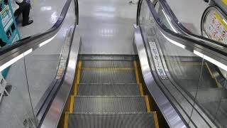 東芝製【エスカレーター】福岡市博多区ヨドバシカメラのエスカレーター　Escalator in Japan, Fukuoka