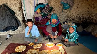 Unusual #food #cooking in #cave | A Single Mom is taking care of her children |