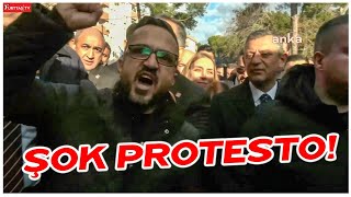 Özgür Özel’in katıldığı laiklik yürüyüşünde AKP’ye şok protesto!