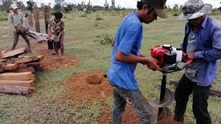 តោះមើលសម័យបច្ចេកវិទ្យាទំនើប ដាក់បង្គោលរបង ដោយម៉ាស៊ីនខួងដី