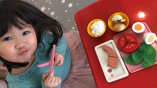 お魚は大好き!!でも野菜を残すと大変なことに??Pretend Play as a Cooking Wood Toy