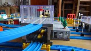 Tomy Plarail 211 series - プラレール 211系 [HD]