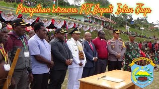 Penandatanganan Pernyataan Bersama PJ.Bupati Intan Jaya dalam acara Syukuran di Jogatapa.