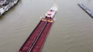 Duwboot Veerhaven XI bij Dordrecht - drone video