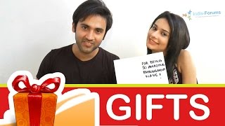 Aneri Vajani and Mishkat Varma's gift segment