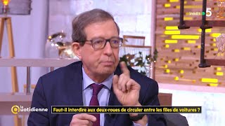 Faut-il interdire aux deux roues de circuler entre les voitures ? - La Quotidienne