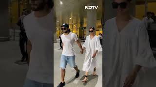 Ranveer Singh और Deepika Padukone Airport पर सफेद कपड़ों में करते दिखे ट्विनिंग