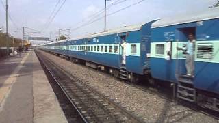 New Delhi - Islampur (Bihar) Magadh Express