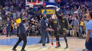 Grizzlies dance crew singing “Whoop that trick” in Steph’s face 💀