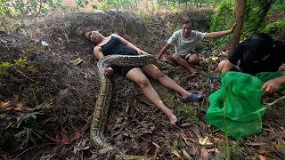 Giant Python Attack in the Jungle! Brave Woman Faces a Massive Snake Alone.#HauntedForest #PythonAtt