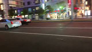 名古屋・栄(錦通)を緊急ドライブするパトカー