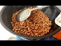 How to Roast Peanuts in a Pan on a Stovetop