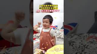 人类幼崽开榴莲盲盒，把吃奶的劲都使上了