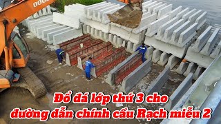 Đường dẫn cầu Rạch Miễu 2 từ cầu Mỹ Tho đến cầu Ba Lai đổ đá lớp thứ 3 cho đường dẫn chính