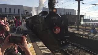 2018/10/13 JR横手駅3番線 奥羽本線臨時ＳＬ快速ＳＬこまち号＠秋田行 C6120＋レトロ客車6B＋DE10 1647 9両編成 14時45分発車