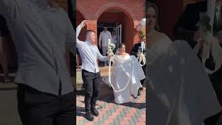 ВЫХОД ЖЕНИХА И НЕВЕСТЫ СО СВЕЧАМИ #идея #wedding #2023 #свадьба #невеста #ведущий #2024 #букет