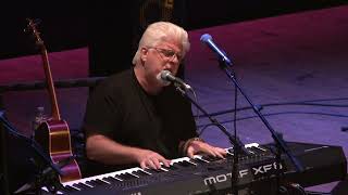 Michael McDonald - It Keeps You Running (SOLO)