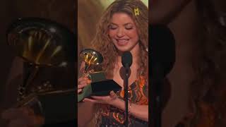 Shakira le dedica su Grammy a los inmigrantes en Estados Unidos.