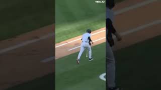 Anthony Volpe gets his first hit in the big leagues!!