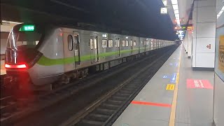 4152次楊梅發車經由宜蘭線開往福隆的銀綠色微笑號EMU900型十輛一編組EMU936區間車