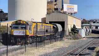 TasRail TR09 with cement banner on front at Devonport Silos