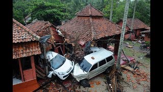 Tsunami leaves hundreds dead in Indonesia