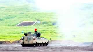 2014年度富士総合火力演習 ／ ８９式装甲戦闘車 ライトタイガー　砲撃