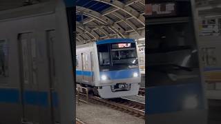 【経堂駅】通過線を高速通過する4000形 #shorts #高速通過