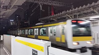 水道橋駅に到着するe231系総武線！