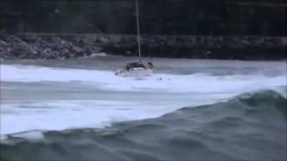 Yacht capsized by breaking wave