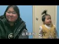 她俩这是密谋什么大事呢……搞笑搞笑视频母女姐妹人类幼崽