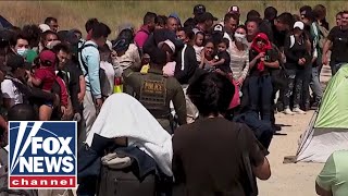 Reporter witnesses mass releases of migrants into San Diego