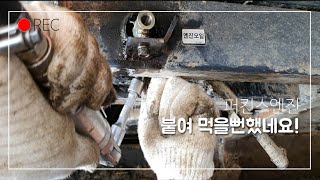 대동6조콤바인 DXM110G 엔진밑에 오일이 뚝뚝 떨어짐.엔진오일누유.퍼킨스엔진