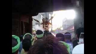 柴又八幡神社　神輿渡御　帝釈天の二天門を通過.2011wmv