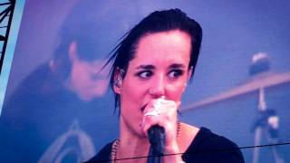 Savages - Fuckers (live @ Primavera Sound)