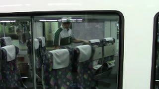 【シートの回転技がすごい！】特急あずさの車内整理