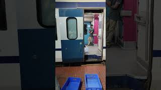 Automatic Door Closing Wait for End #shorts #shortvideo #indianrailways #railway