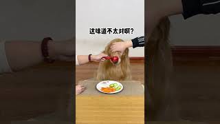 狗子：好像吃到的是鸡腿，但是味道有点怪！ #萌宠 #pets #宠物生活 #funny