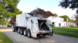 Rizzo Environmental Services: Ford L8000/ Leach 2rII